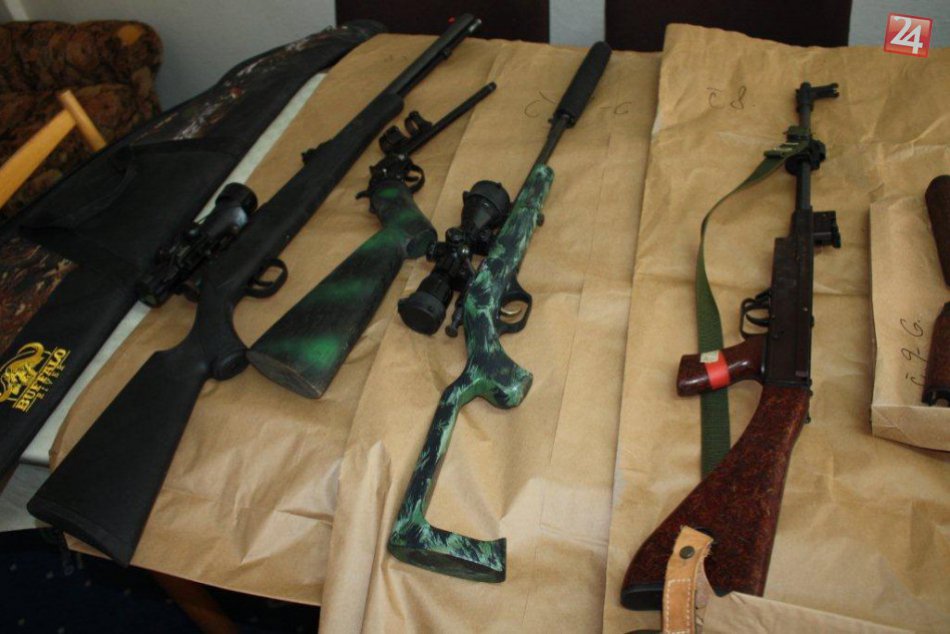 Ilustračný obrázok k článku Národná kriminálna agentúra v akcii: V okrese zaistila zbrane, ako pre malú armádu