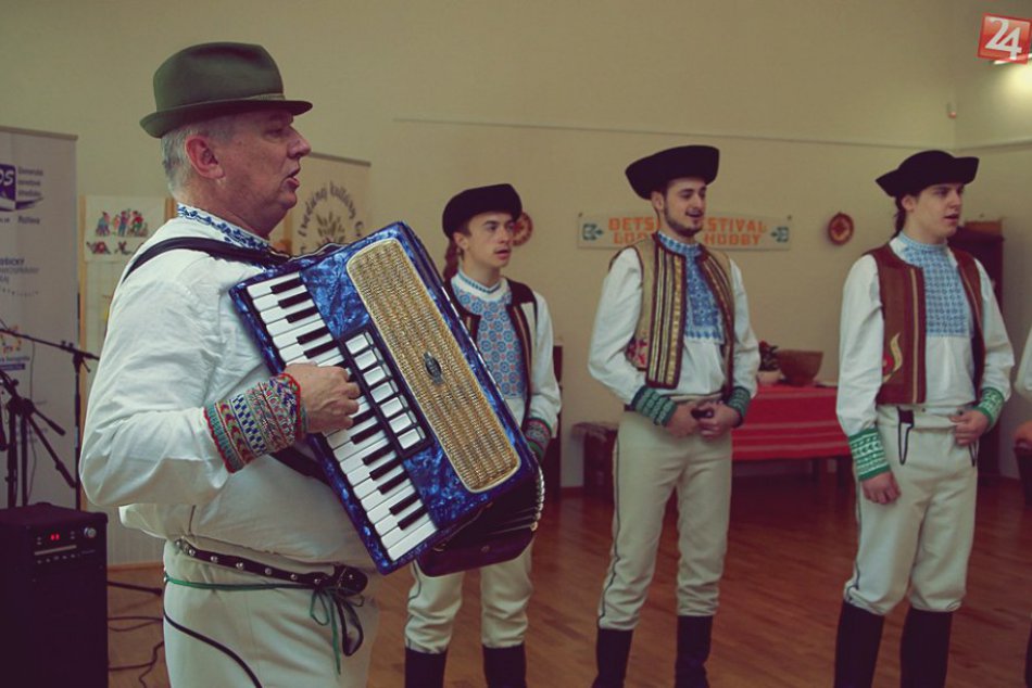 Ilustračný obrázok k článku Radosť, smiech a dobrá nálada: Deti potešili aj tetovačky s motívom Gemera