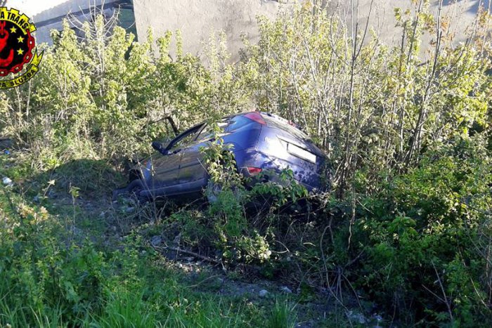 Ilustračný obrázok k článku FOTO priamo z miesta nehody: Mladík (19) si vypil a sadol za volant...