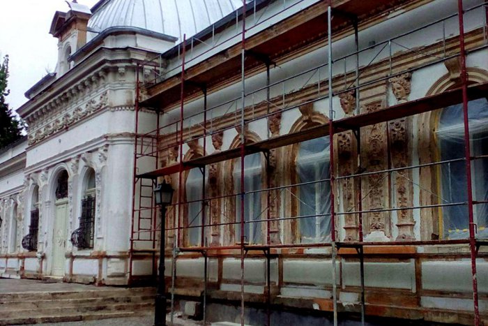 Ilustračný obrázok k článku Rekonštrukcia múzea pokračuje: Robotníci sa zamerali na fasády