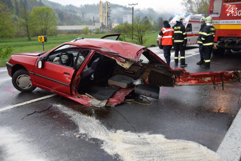 Ilustračný obrázok k článku FOTO: Tragická zrážka auta s kamiónom pri Zvolene. Mladík na mieste podľahol zraneniam!