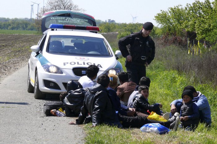 Ilustračný obrázok k článku Polícia chytila v Jarovciach auto s 11 utečencami
