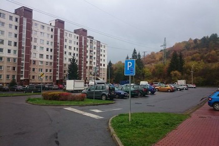 Ilustračný obrázok k článku Problémové parkovanie na Podbrezinách: Radnica sa snaží odbremeniť aspoň jednu ulicu