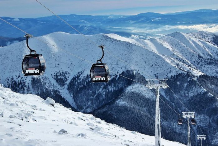 Ilustračný obrázok k článku Na Chopku pribudne nová lanovka: Lyžiarom budú dostupné všetky lyžiarske trate