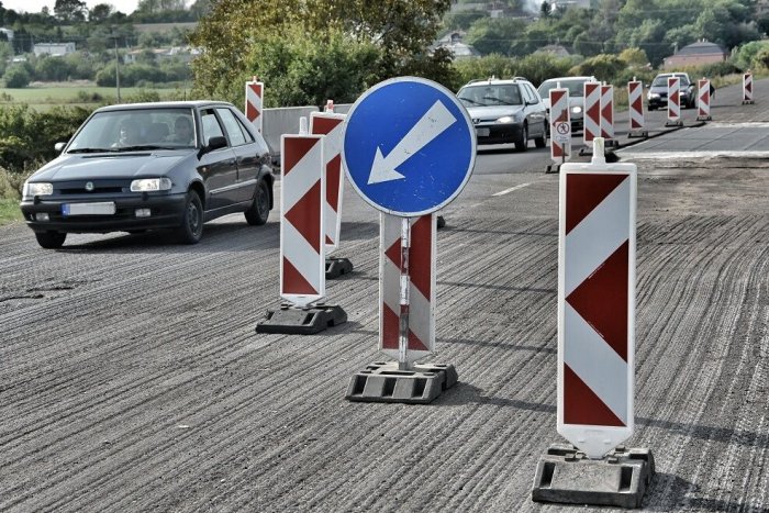 Ilustračný obrázok k článku Začala sa rekonštrukcia cesty v Myslave: Dokedy si precvičíme trpezlivosť?