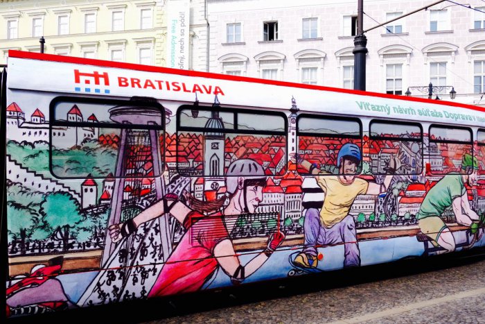 Ilustračný obrázok k článku Po Bratislave jazdí netradičná električka, navrhla ju žiačka základnej školy