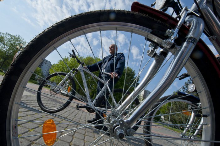 Ilustračný obrázok k článku Mestských policajtov v Žiari pribudne: Po rokoch opäť sadnú aj na bicykle