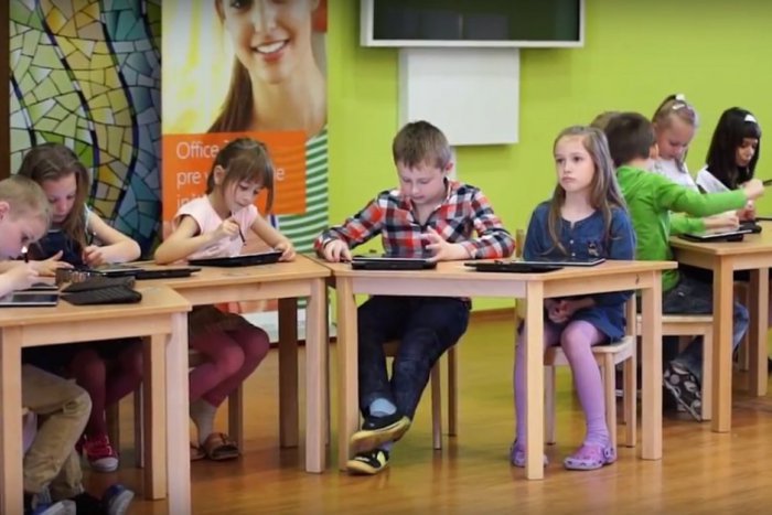 Ilustračný obrázok k článku Deti si s novými technológiami hravo poradia: Pri Košiciach sa otvorila unikátna tabletová trieda, VIDEO ako dôkaz
