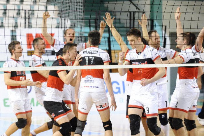 Ilustračný obrázok k článku Finále volejbalovej extraligy s dávkou drámy: Prešovčania vyrovnali na 3:3, rozhodne posledný duel