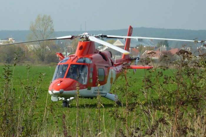 Ilustračný obrázok k článku V obci za Kolárovom vybuchol kotol: Zranenú ženu s dieťaťom zachraňovali vrtuľníkom