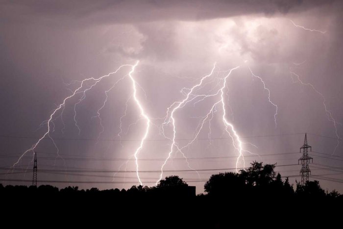 Ilustračný obrázok k článku Na Košice sa valí búrka: Meteorológovia varujú aj pred krupobitím!
