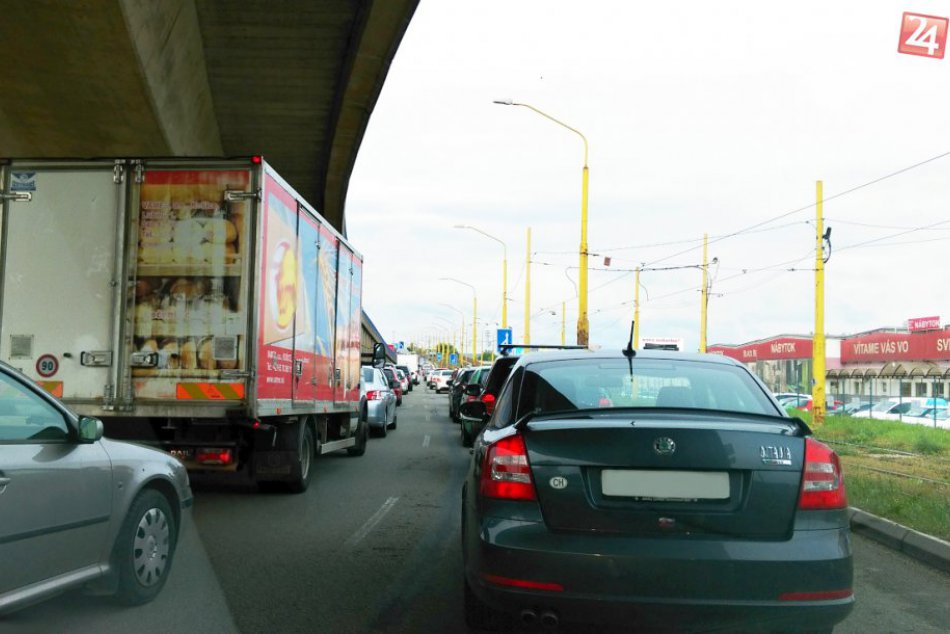 Ilustračný obrázok k článku Košičanom došla trpezlivosť a spísali petíciu: Úsek je známy najmä zápchami, reakcia polície vnútri, FOTO