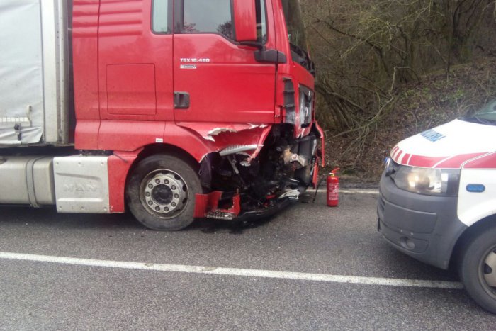 Ilustračný obrázok k článku Honda sa v protismere zrazila s kamiónom. Nehoda pri Bystrici s nepríjemným zistením!