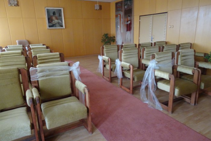 Ilustračný obrázok k článku Obrady na radnici po novom: Kedy plánujú otvoriť novú svadobnú sieň?
