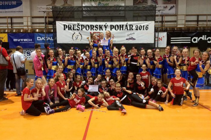 Ilustračný obrázok k článku Považskobystrické mažoretky zažiarili v Bratislave: Triumf a potlesk získali aj mamy