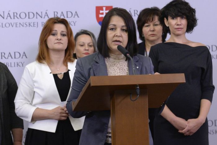 Ilustračný obrázok k článku VIDEO: Spáchal úradník trestný čin? Prípad o chlapčekovi z Brehov riešia politici i generálna prokuratúra