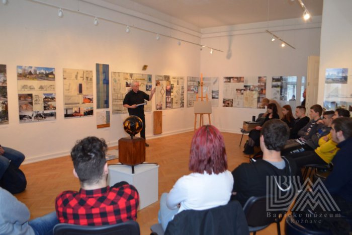 Ilustračný obrázok k článku Štyri desaťročia architektúry, ktoré splynuli s Gemerom: Diela zaujali aj študentov