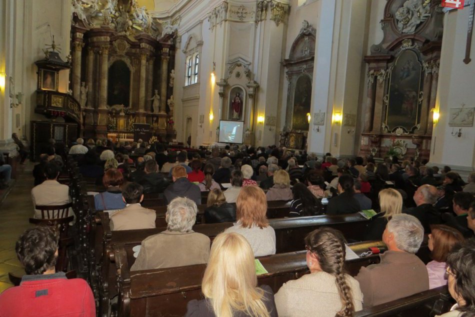 Ilustračný obrázok k článku Chrámy v Bystrici sa otvoria návštevníkom. V PROGRAME Noci kostolov aj vzácny hosť