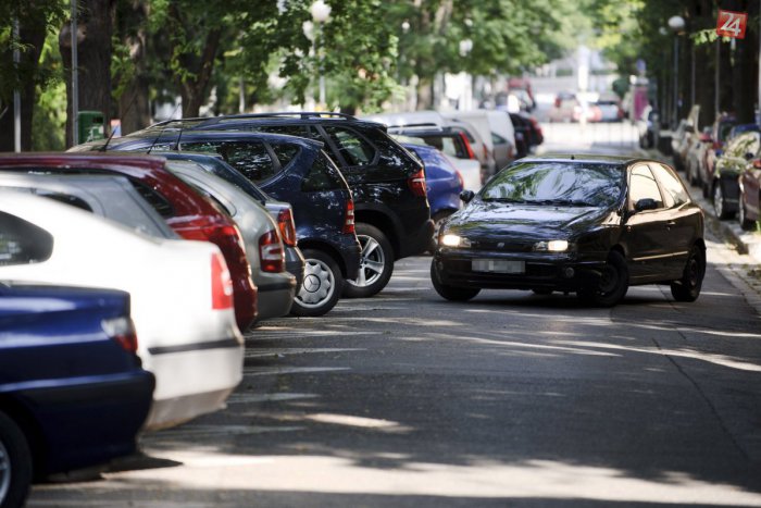 Ilustračný obrázok k článku Problematické parkovanie na Podbrezinách: Zmeniť by to mohol parkovací dom