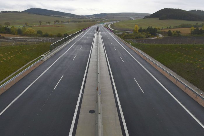 Ilustračný obrázok k článku Práce na liptovskej diaľnici pokračujú: Kedy sa dočkáme kompletného úseku?