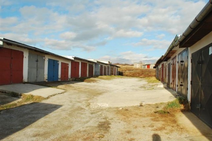 Ilustračný obrázok k článku V Michalovciach došlo k lúpeži: Tínedžer (15) medzi garážami zažil desivé momenty!