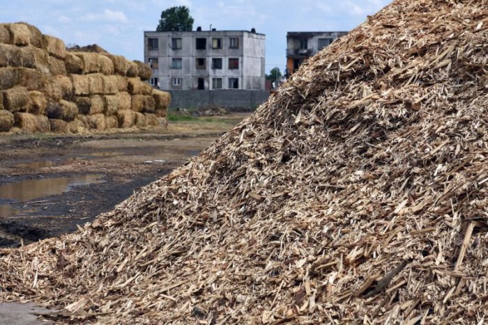 Ilustračný obrázok k článku Palivo budúcnosti? Východniarov zohreje slama z okolia, zmiznú dymiace komíny