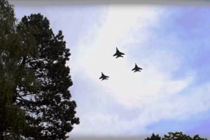 Ilustračný obrázok k článku VIDEO: Nad výstaviskom sa prehanli tri stíhačky MiG-29, nasledovali ich formácie z letiska v Janíkovciach