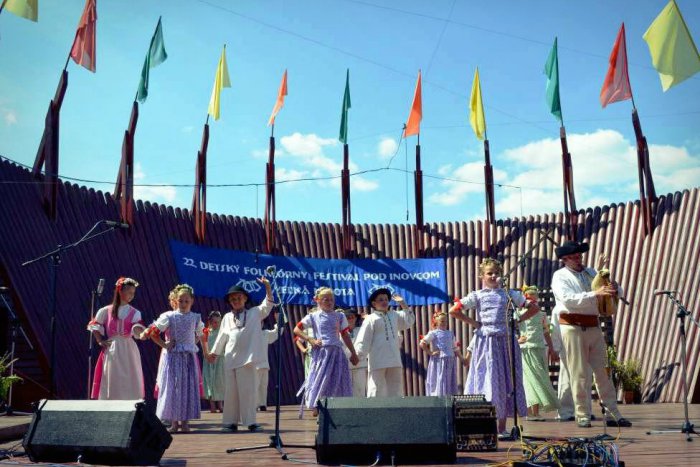Ilustračný obrázok k článku Folklórny víkend pod holým nebom: Vieme, čo prinesie letný festival neďaleko Žiaru