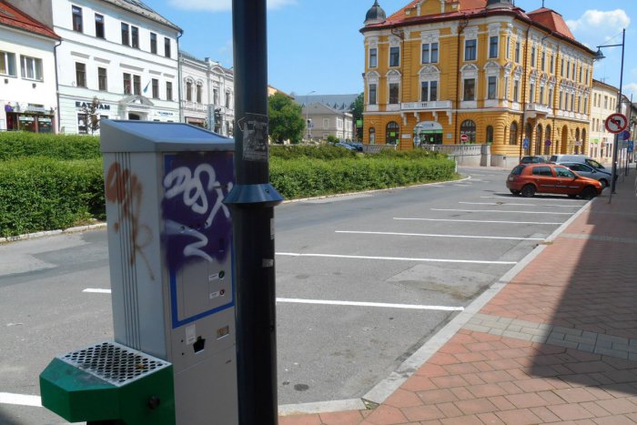 Ilustračný obrázok k článku FOTO: Vandalské vyčíňanie v centre mesta. Bystrické parkovacie automaty niekto znefunkčnil!