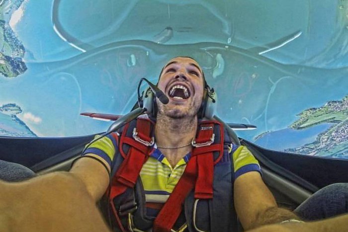 Ilustračný obrázok k článku VIDEO: Kremničan Matej (23) zažil adrenalínové šialenstvo, akrobatické kúsky v rýchlosti 380 km/h!
