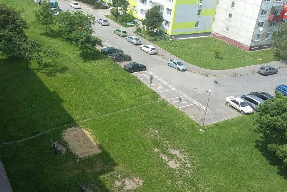 Ilustračný obrázok k článku Viac miesta na parkovanie v meste: Na Nábreží pribudne parkovisko