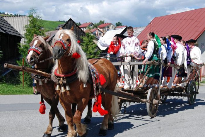 Ilustračný obrázok k článku Miss folklór aj šou majstra sveta v triale. Lákadlá tradičnej akcie Hurá na prázdniny pri Bystrici