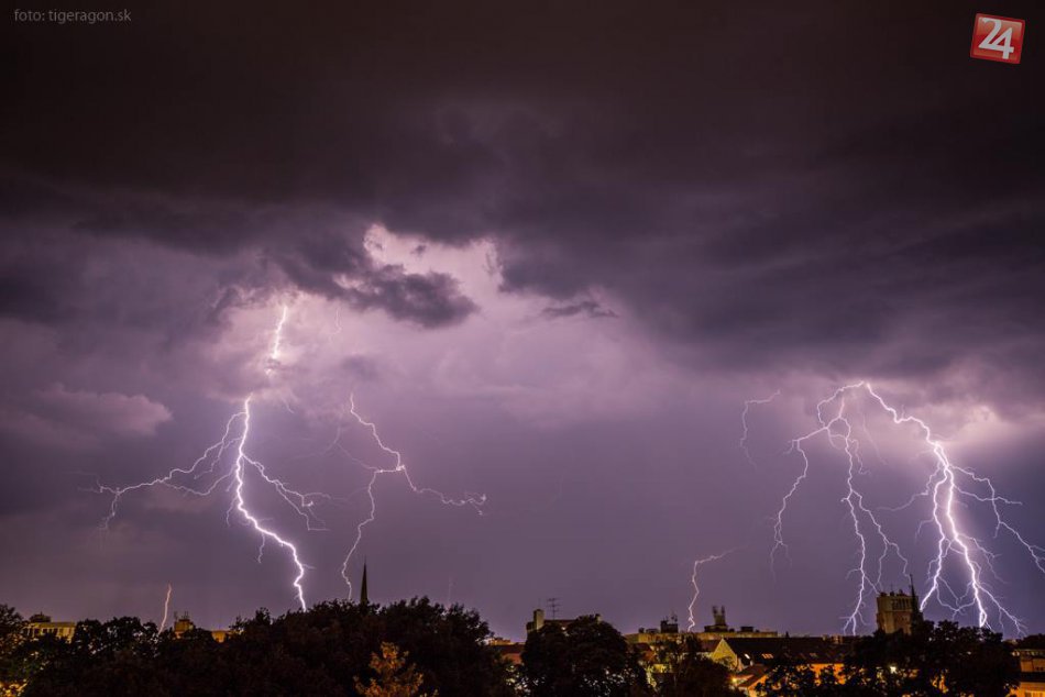 Ilustračný obrázok k článku Na Bystricu sa valia búrky s krúpami. Kedy treba počítať s výčinmi počasia?