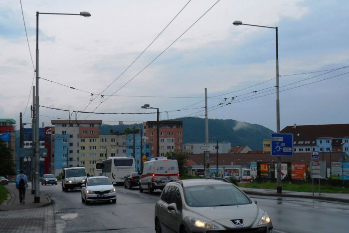 Ilustračný obrázok k článku SERIÁL: Najbizarnejšie križovatky v Bystrici. Aké riziká prináša kruháč na Tajovského?