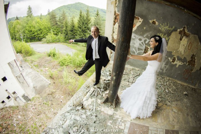 Ilustračný obrázok k článku Dôkaz, čoho všetkého sú schopní zaľúbenci z Prešova a okolia: Bláznivé svadobné fotky, ktoré treba vidieť