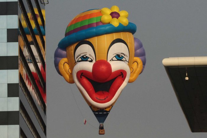 Ilustračný obrázok k článku OBRAZOM: Nad Košicami sa zafarbilo nebo. Kráľom oblohy je balón Hugo