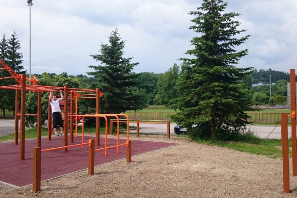 Ilustračný obrázok k článku FOTO: V Bystrici vyrástol nový športový park. Navrhli ho priamo študenti UMB