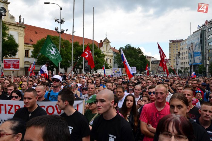Ilustračný obrázok k článku Hlavné mesto v pozore: Extrémisti a chuligáni budú opäť pochodovať Bratislavou