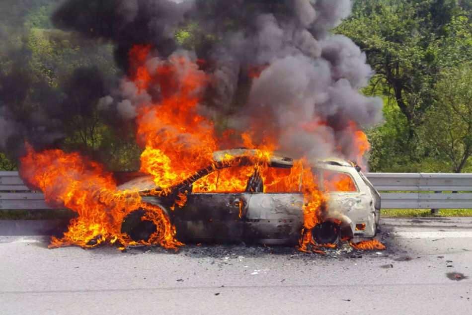 Ilustračný obrázok k článku AUTENTICKÉ ZÁBERY: Auto na Soroške zhorelo do tla