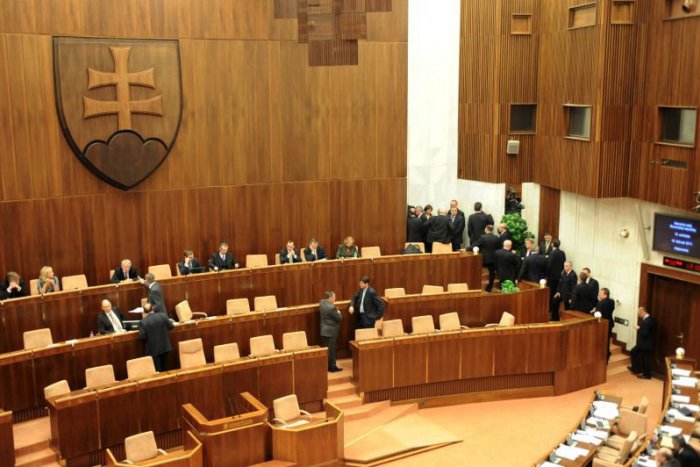 Ilustračný obrázok k článku Národná rada nezaháľala. Aké má správy pre učiteľov - dostanú vyššie výplaty?