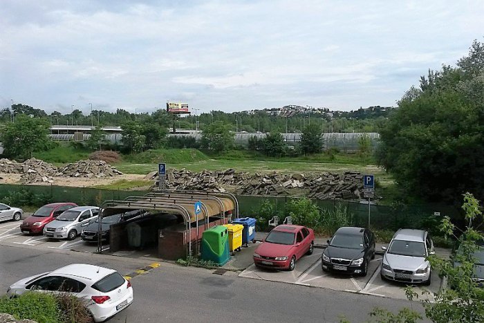 Ilustračný obrázok k článku Čo bude stáť na mieste provizórneho parkoviska na Pečnianskej?