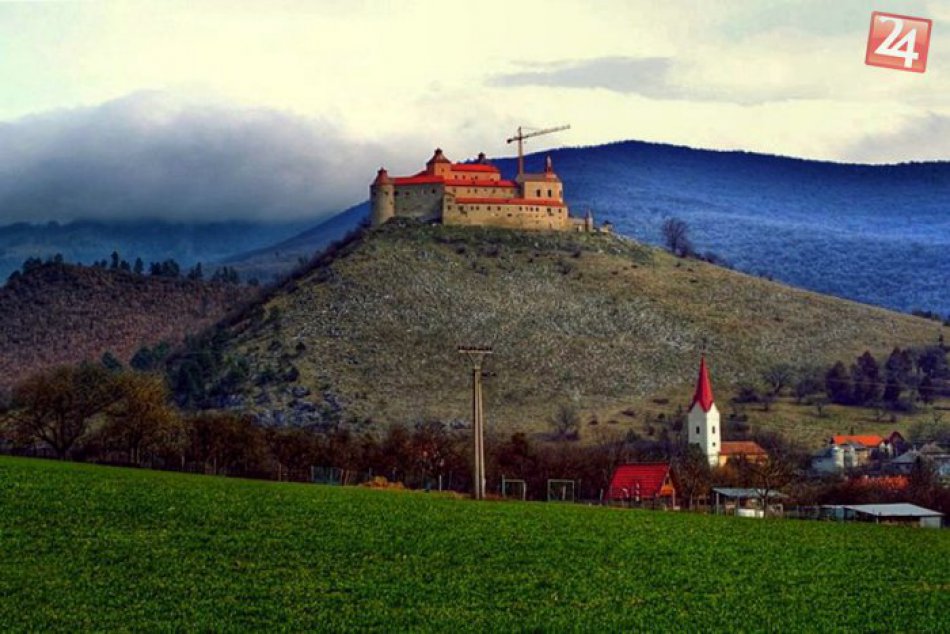 Ilustračný obrázok k článku Obnovené predmety z vyhoreného hradu Krásna Hôrka môžete vidieť v Bratislave