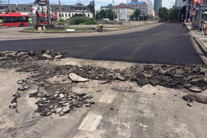 Ilustračný obrázok k článku Mesto to s opravami myslí vážne: Počas víkendu čakajú vodičov ďalšie obmedzenia