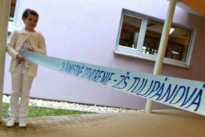 Ilustračný obrázok k článku FOTO z rekonštrukcie ZŠ Tulipánová: Žiaci by sa do nej mali vrátiť po prázdninách