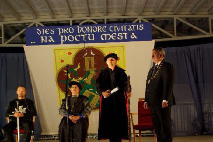 Ilustračný obrázok k článku Začínajú Dni mesta Michalovce: Medzi osobnosti uvedú dvornú dámu rakúskej cisárovnej