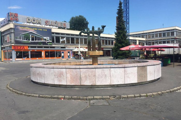 Ilustračný obrázok k článku Skvelé osvieženie počas letných dní: Mikulášska fontána je už v prevádzke! VIDEO