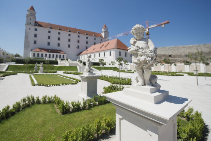 Ilustračný obrázok k článku OBRAZOM: Baroková záhrada na Bratislavskom hrade je otvorená