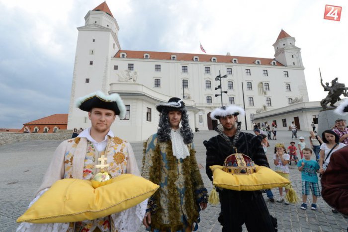 Ilustračný obrázok k článku Bratislava opäť korunuje Máriu Teréziu. Z fontány potečie víno