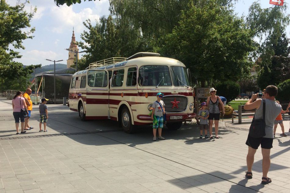 Ilustračný obrázok k článku FOTO: Do Zvolena zavítalo retro: Historické autobusy priamo na námestí