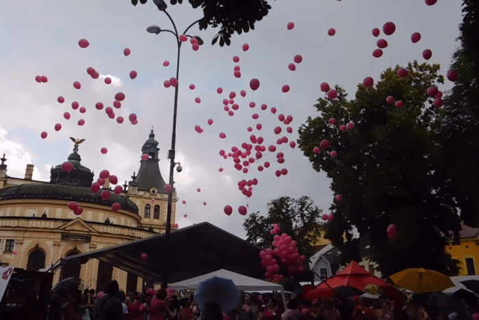 Ilustračný obrázok k článku Dojímavé momenty v Spišskej: Do neba leteli balóny ženám, ktoré prehrali ťažký boj